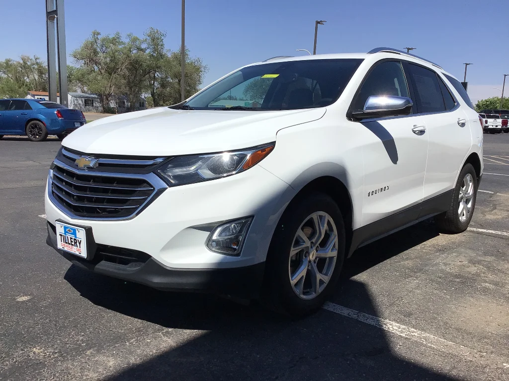 Used 2018 SUMMIT WHITE Chevrolet Premier image 3
