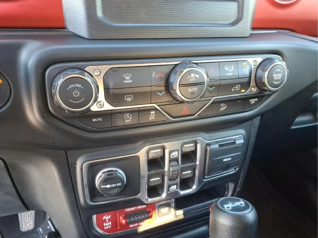 Used 2020 Teal Jeep Unlimited Rubicon image 26