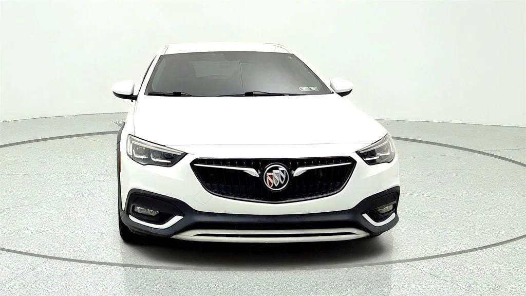 Used 2019 Summit White Buick 5dr Wagon Essence AWD image 2
