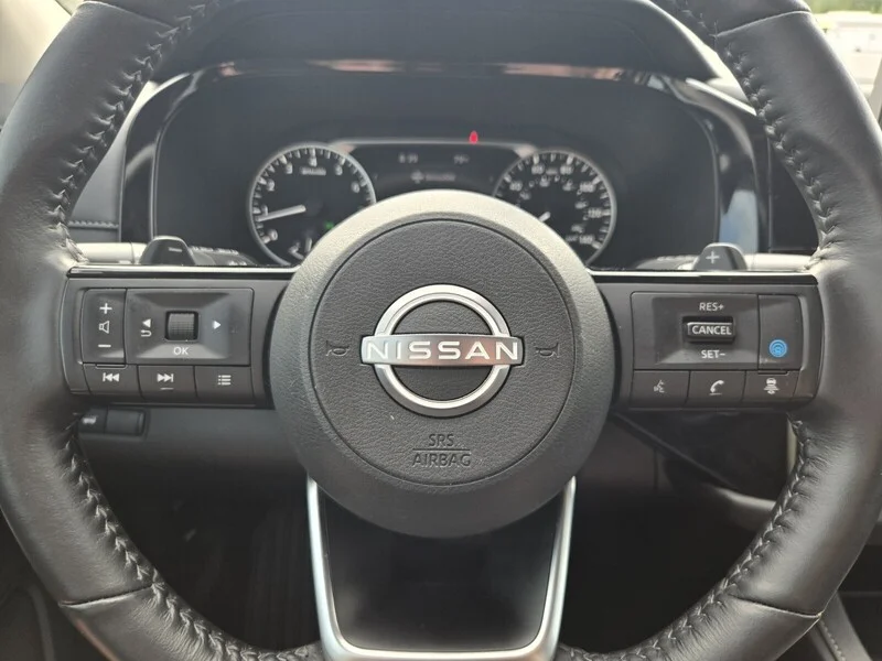 Used 2024 Scarlet NISSAN SL 4WD image 26