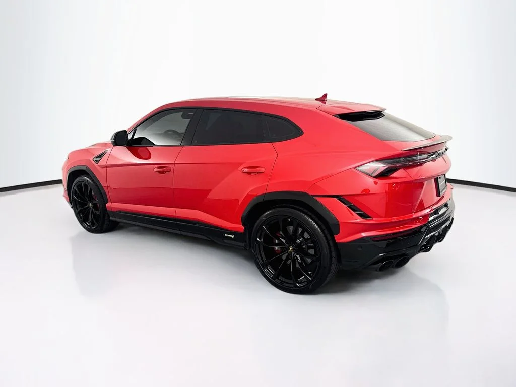Used 2023 Red Lamborghini S image 7