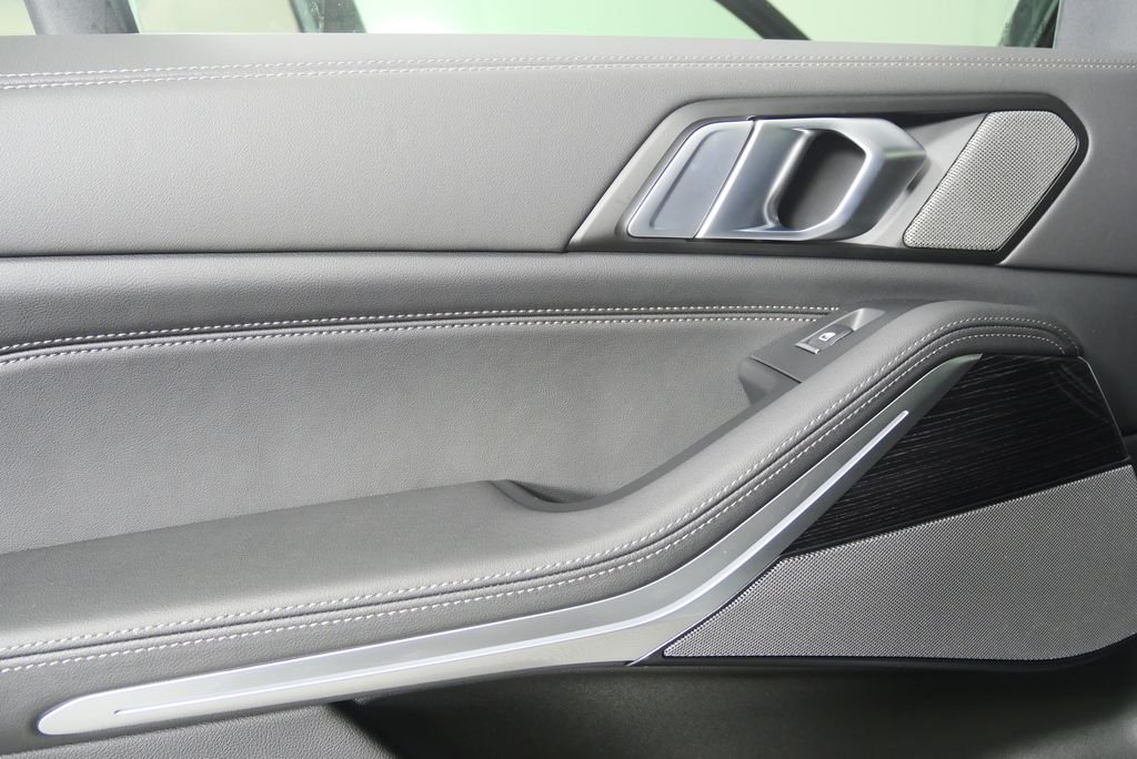 Used 2026 Brooklyn Grey Metallic BMW sDrive40i image 13