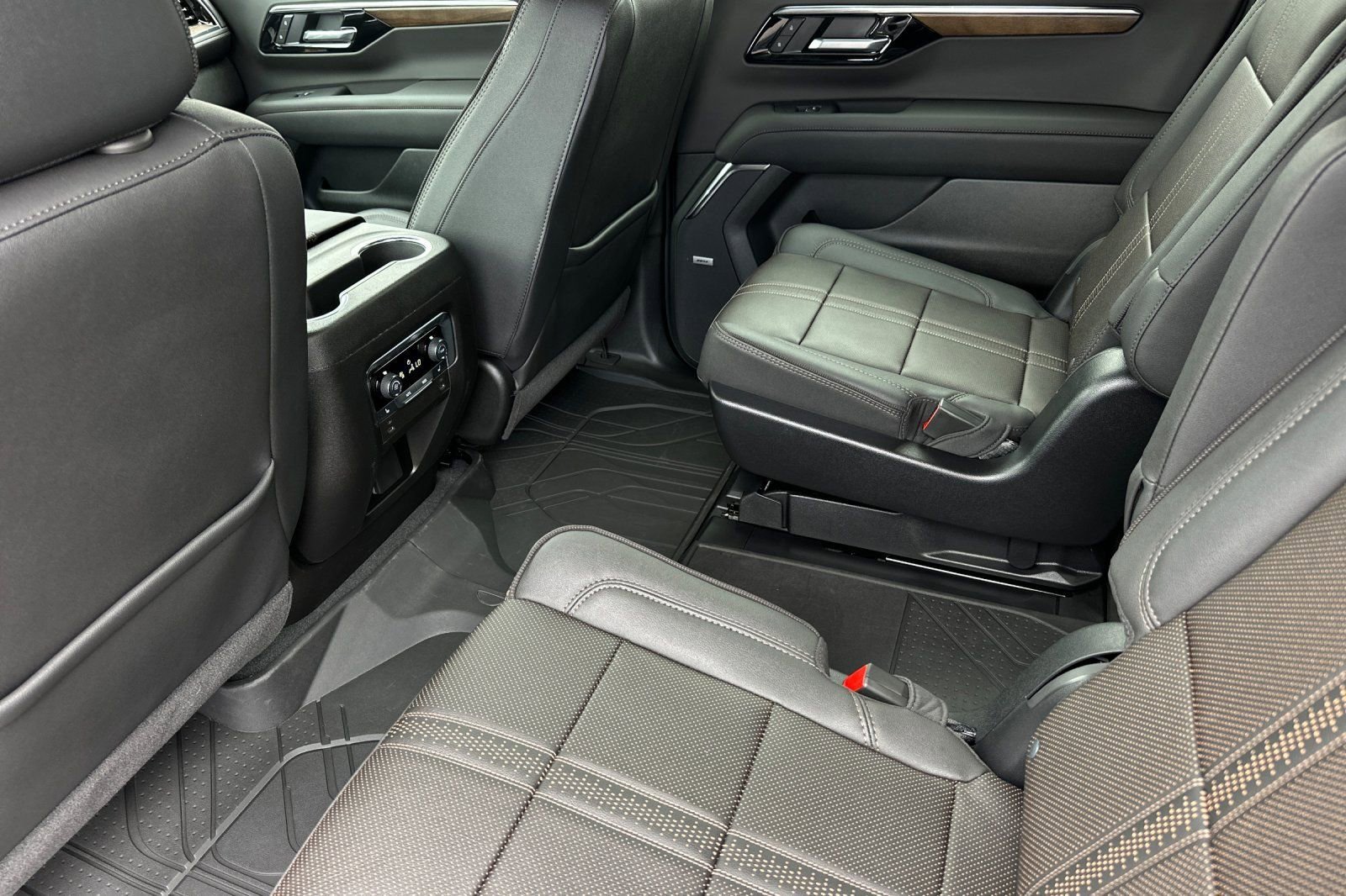 2026 Chevrolet Suburban High Country - Photo 12