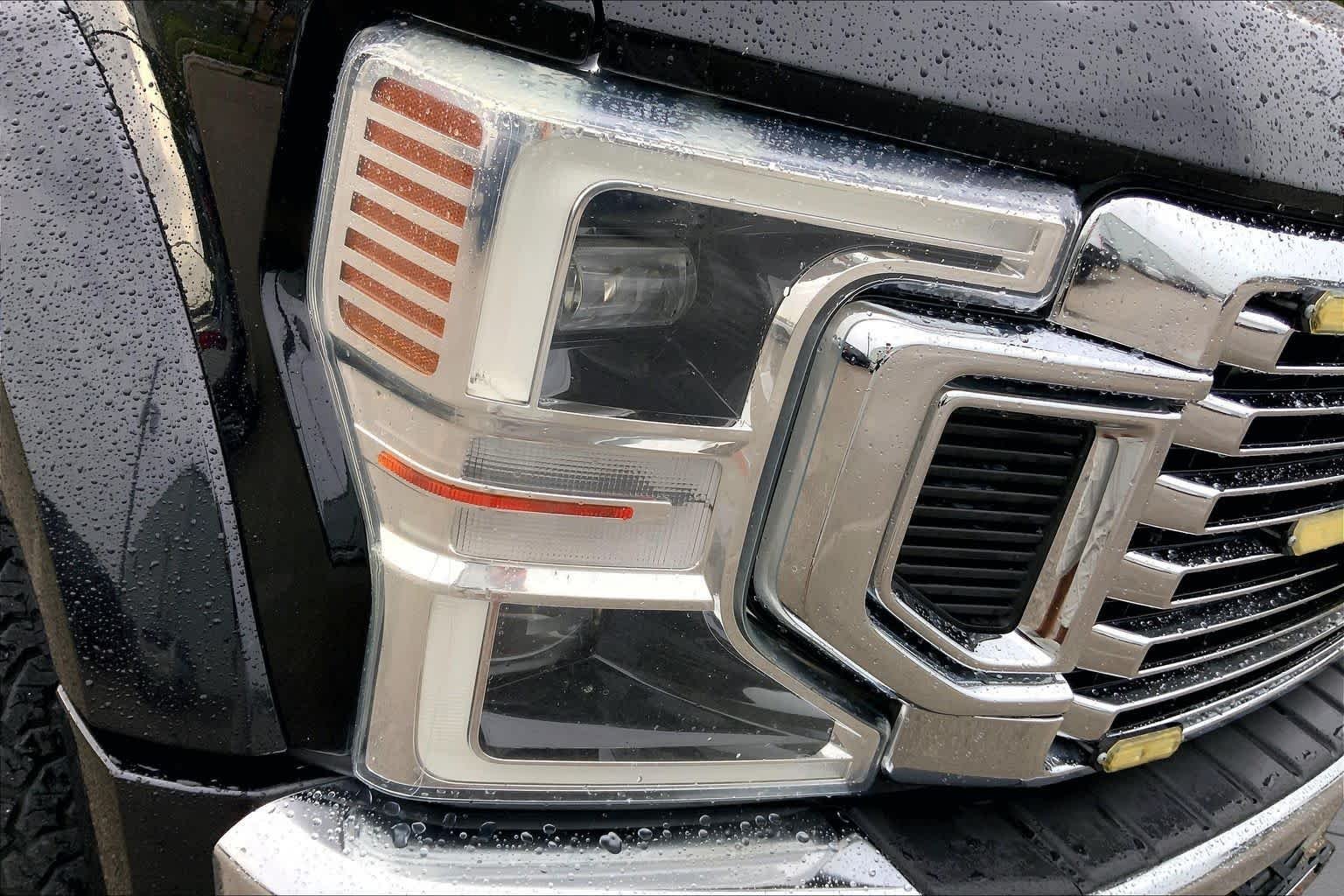 Used 2022 Agate Black Metallic Ford F-450 Pickup LARIAT image 26