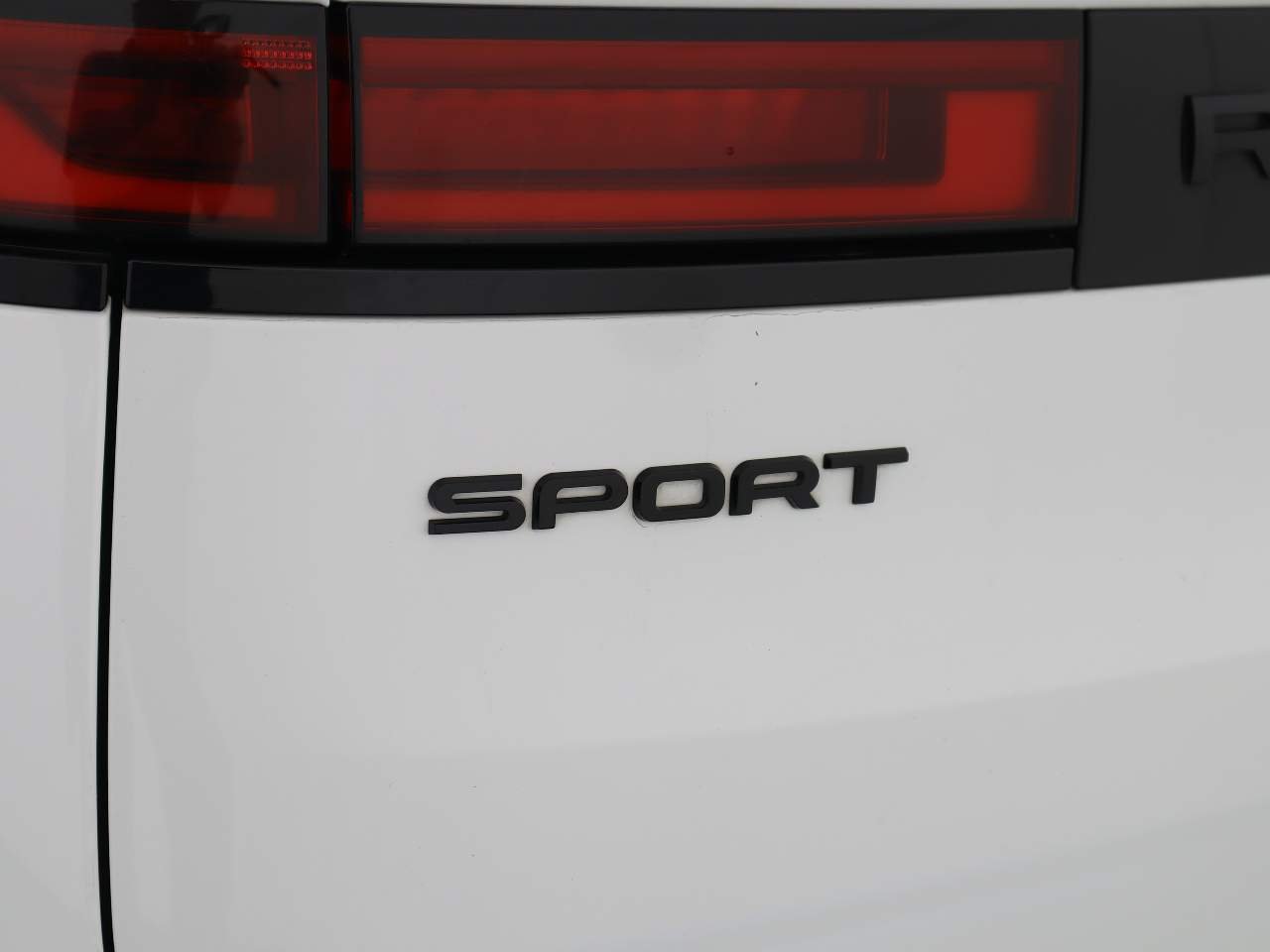 Used 2024 White Land Rover P400 Dynamic SE image 7