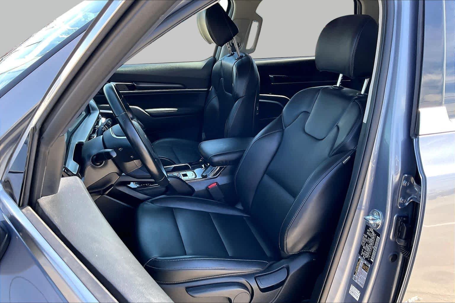 Used 2025 Everlasting Silver Kia LX image 8
