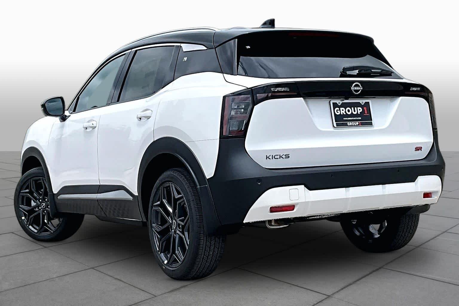 New 2026 Aspen White TriCoat / Super Black Two-tone Nissan SR image 7