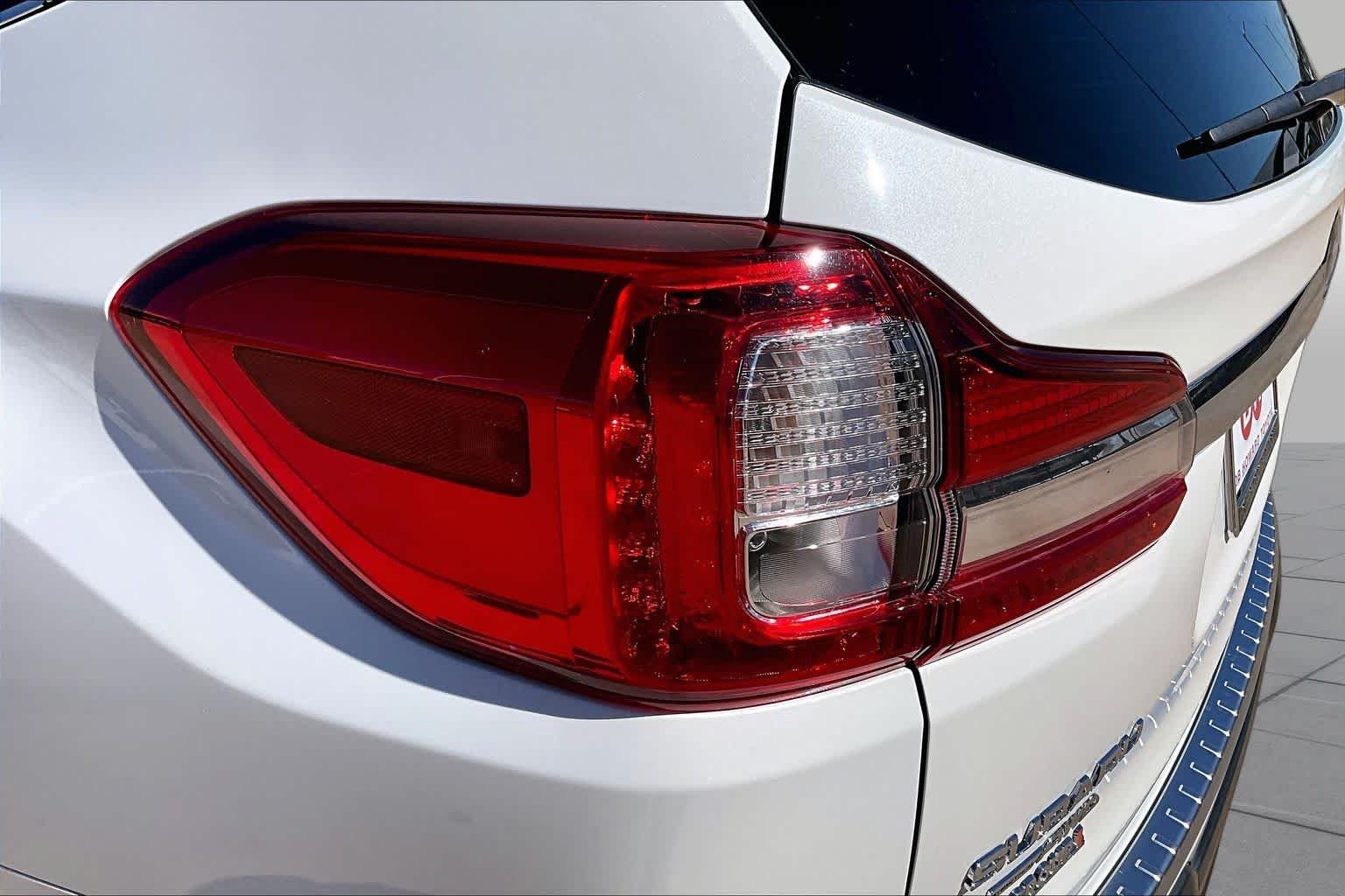 Used 2021 Crystal White Pearl Subaru Limited image 29