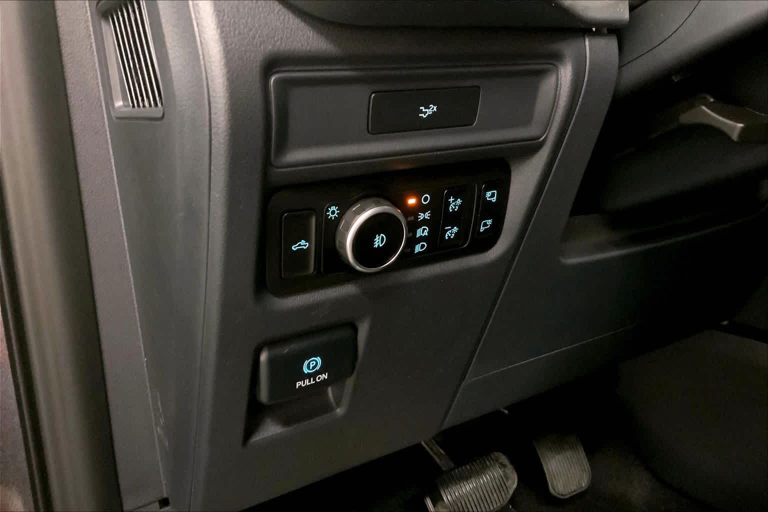 New 2026 Carbonized Gray Metallic Ford XLT image 18
