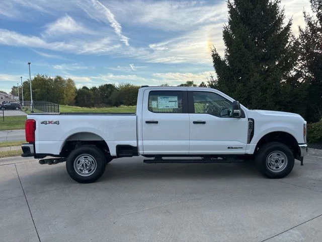 New 2026 Oxford White Ford F-350® XL image 5