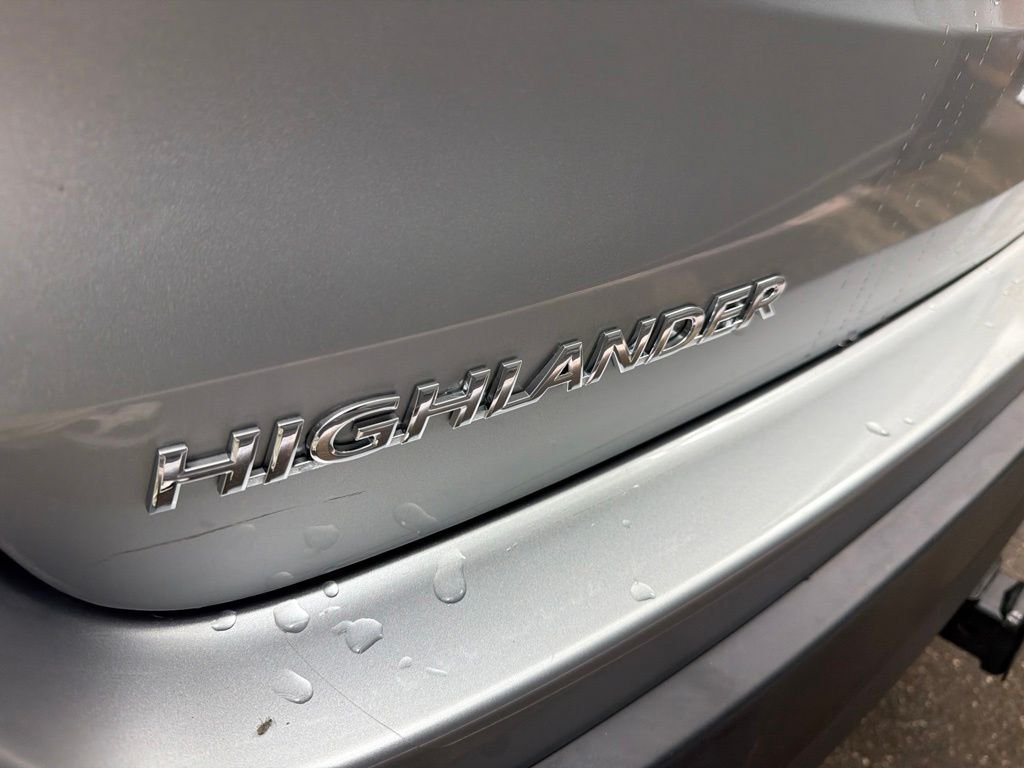 Used 2019 Silver Toyota XLE image 24