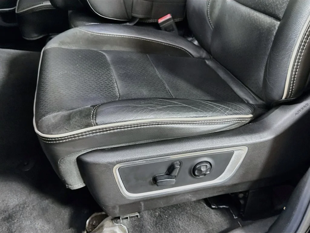 Used 2019 Black Ram Laramie image 22