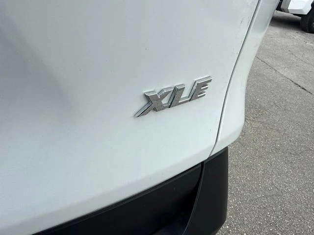 Used 2025 Beige Toyota XLE Premium image 9
