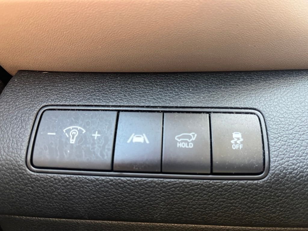 Used 2023 White Hyundai Blue image 23