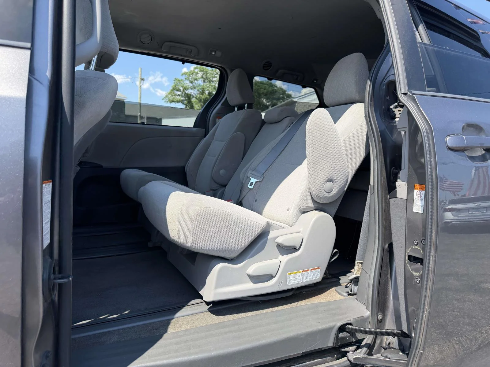 Used 2018 Gray Toyota LE image 16