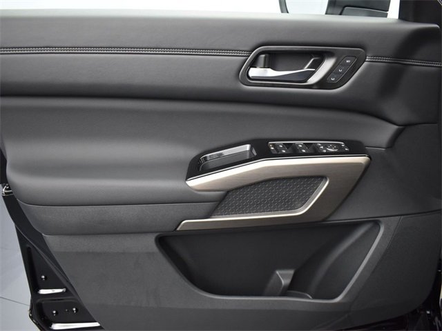 2023 Nissan Pathfinder Platinum photo 3