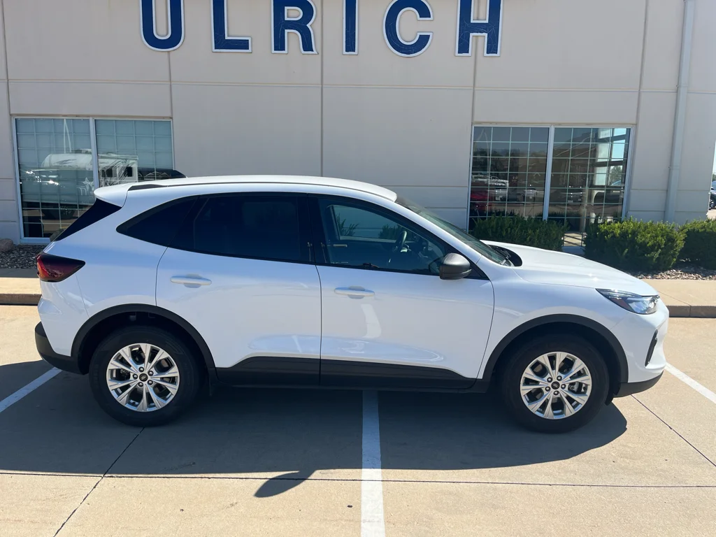 Used 2025 Oxford White Ford Active image 11