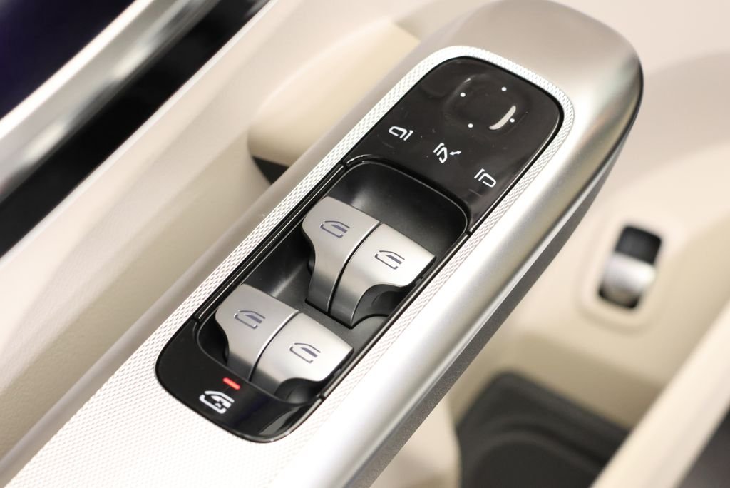 Used 2027 Polar White Mercedes-Benz GLC 300 image 32
