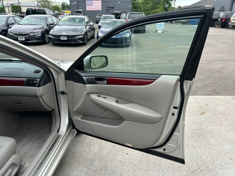 Used 2003 Gold Lexus ES 300 Sedan 4D image 16