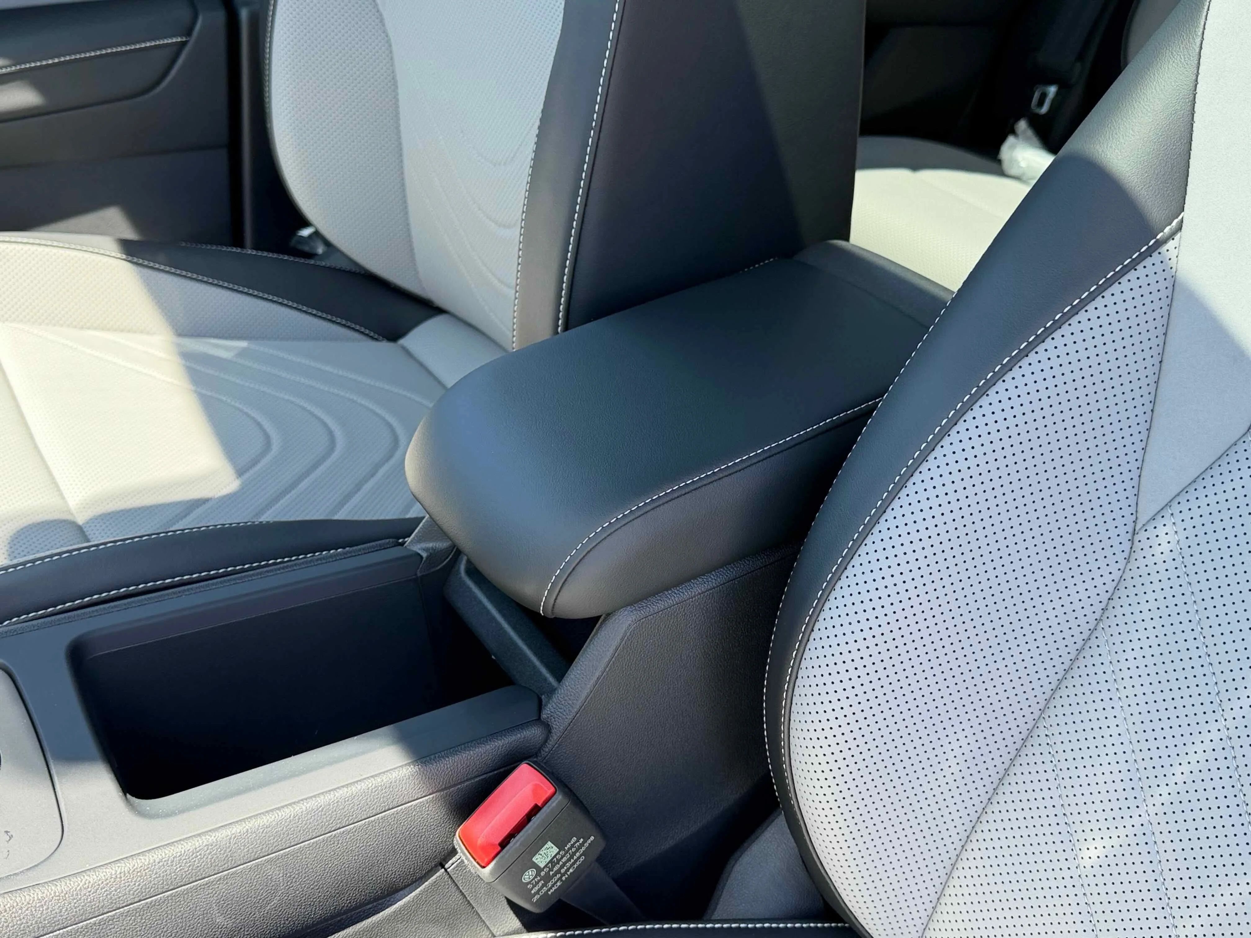 New 2026 Platinum Gray Volkswagen SE R-Line Black image 27