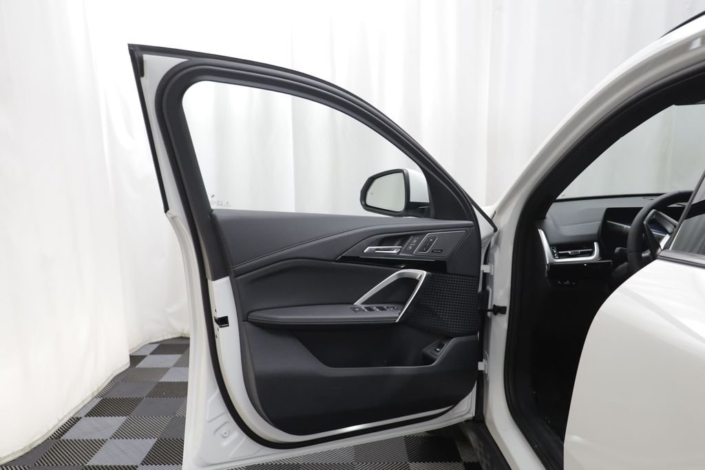New 2026 Alpine White BMW xDrive28i image 5