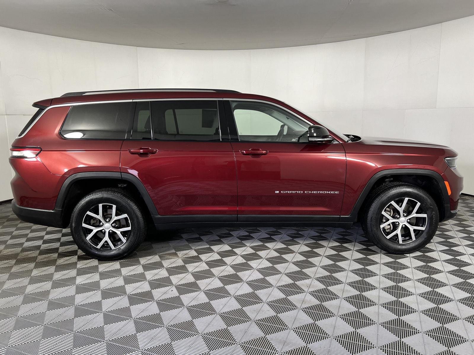 Used 2023 Velvet Red Pearlcoat Jeep Limited image 7