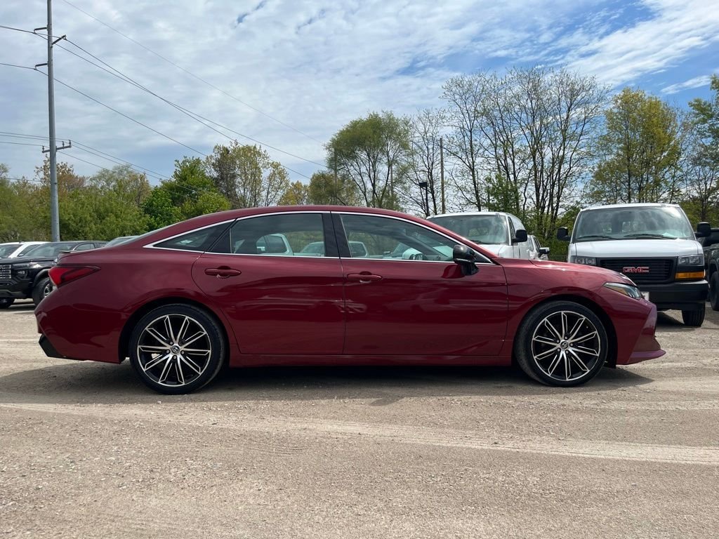 Used 2019 Pearl Toyota XSE image 5