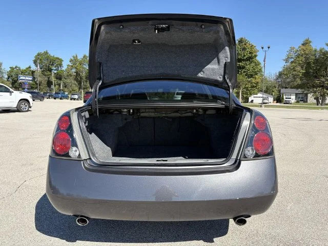 Used 2005  Nissan 3.5 SE image 13