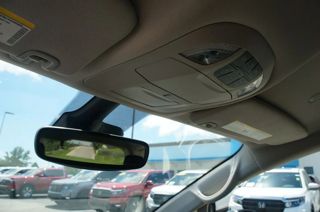Used 2024 Silver Mist Clearcoat Chrysler Touring L image 31