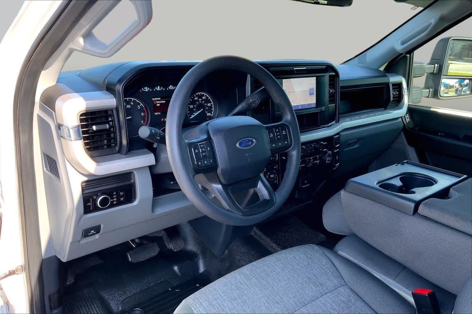 Used 2025 White Ford XL image 18