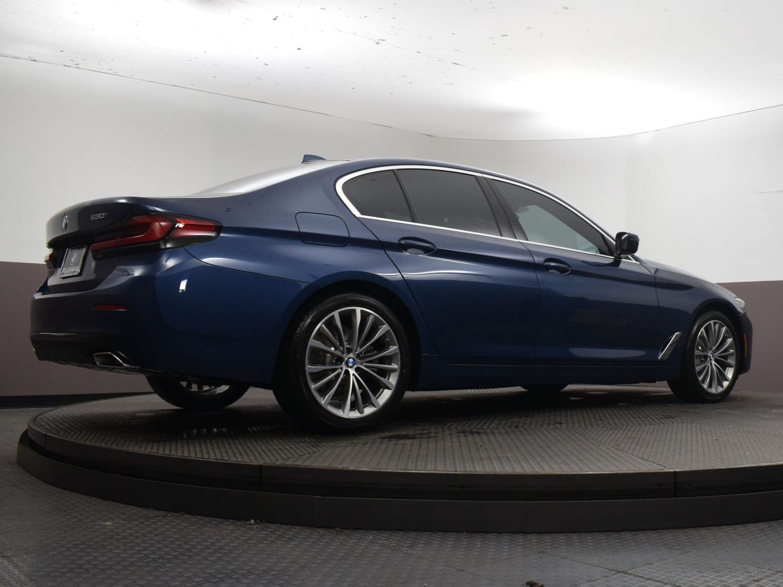 Used 2023 Phytonic Blue Metallic BMW 530i image 37