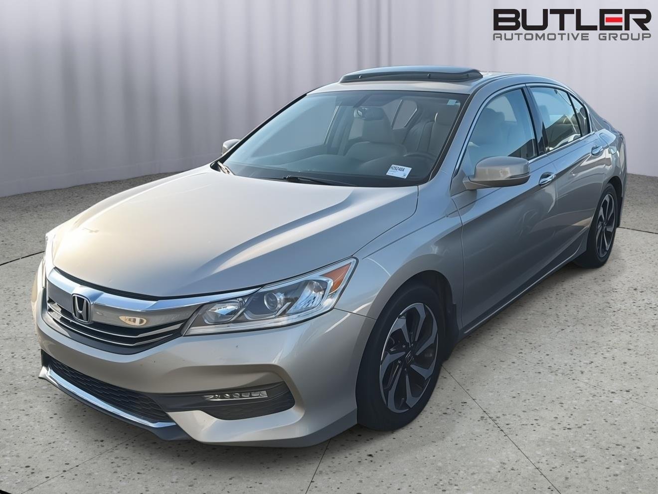 Used 2017 Champagne Frost Pearl Honda EX-L V6 image 2