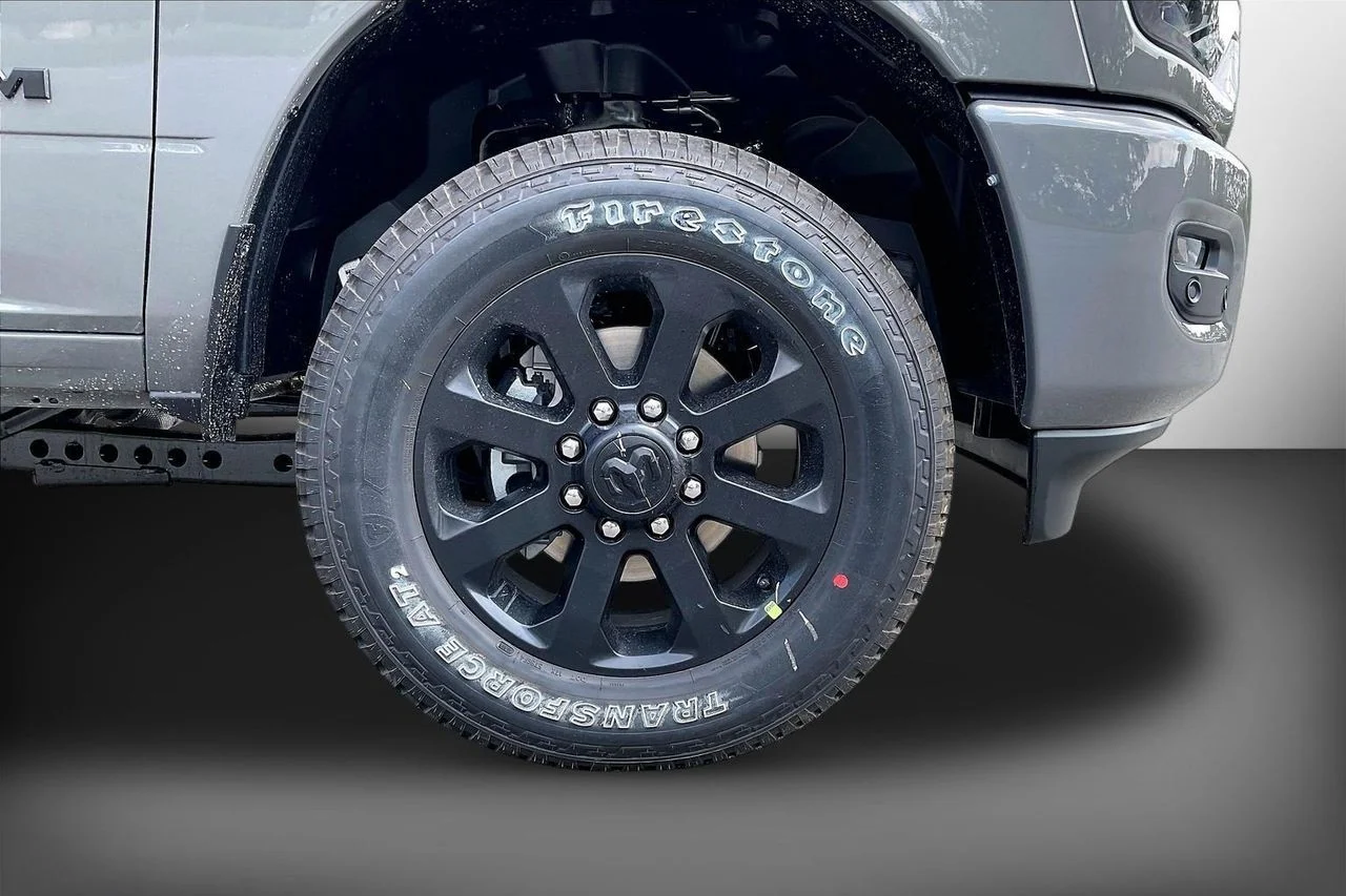 New 2027 Ceramic Gray Clear-Coat Exterior Paint RAM Laramie image 32