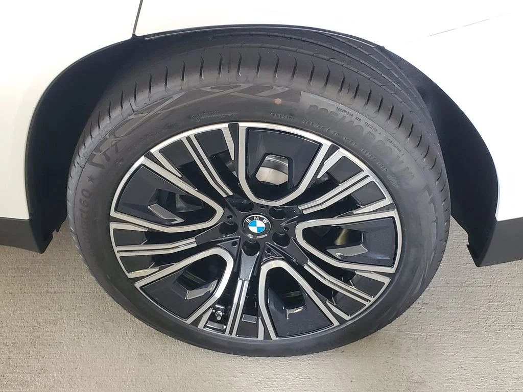 New 2026 Alpine White BMW 30 xDrive image 5