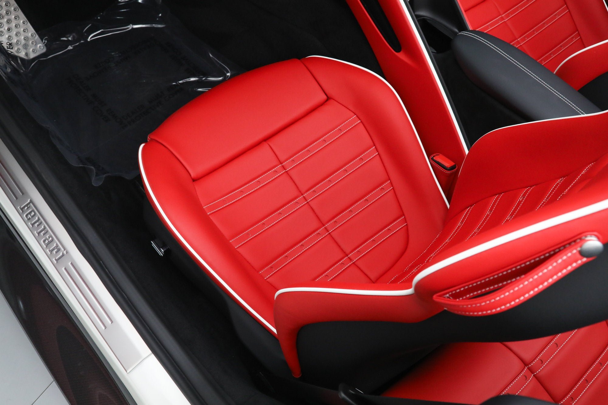 Certified Used 2025 Bianco Italia Ferrari  image 27