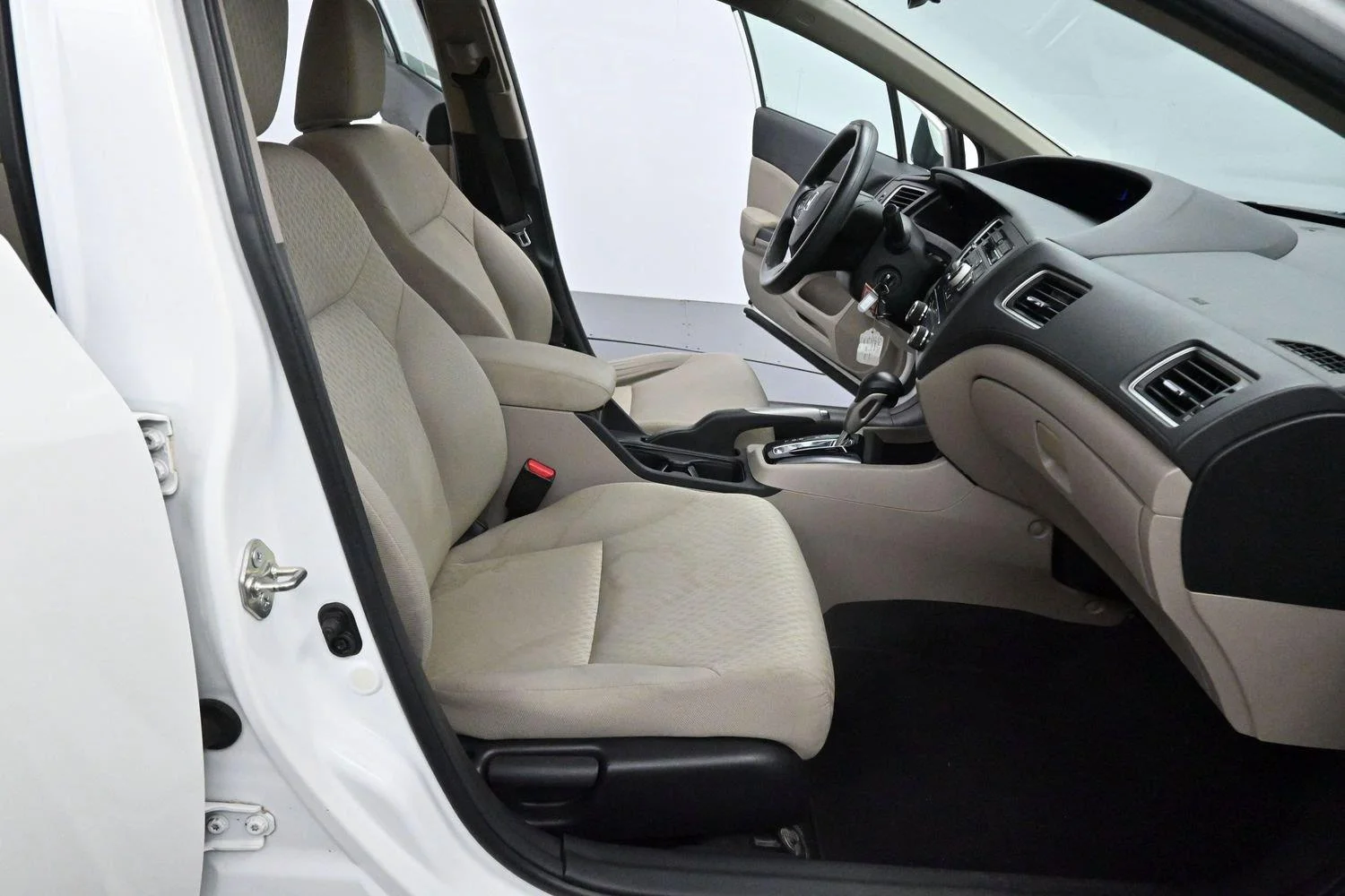 Used 2015 Taffeta White Honda LX image 24