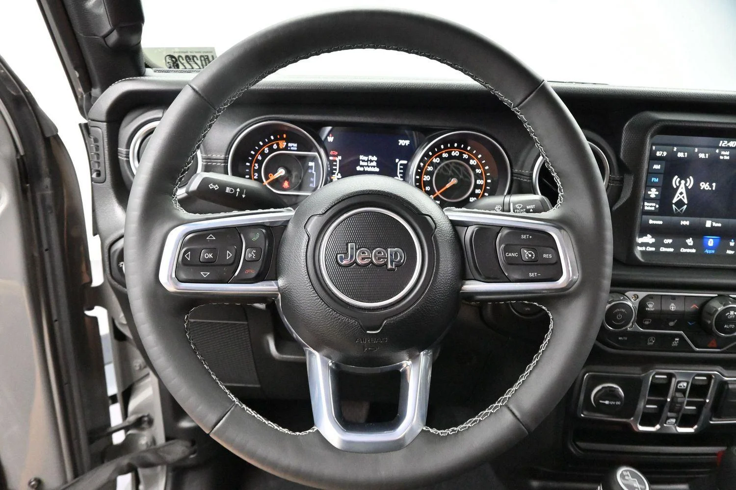 Used 2022 Sting-Gray Clearcoat Jeep Overland image 15