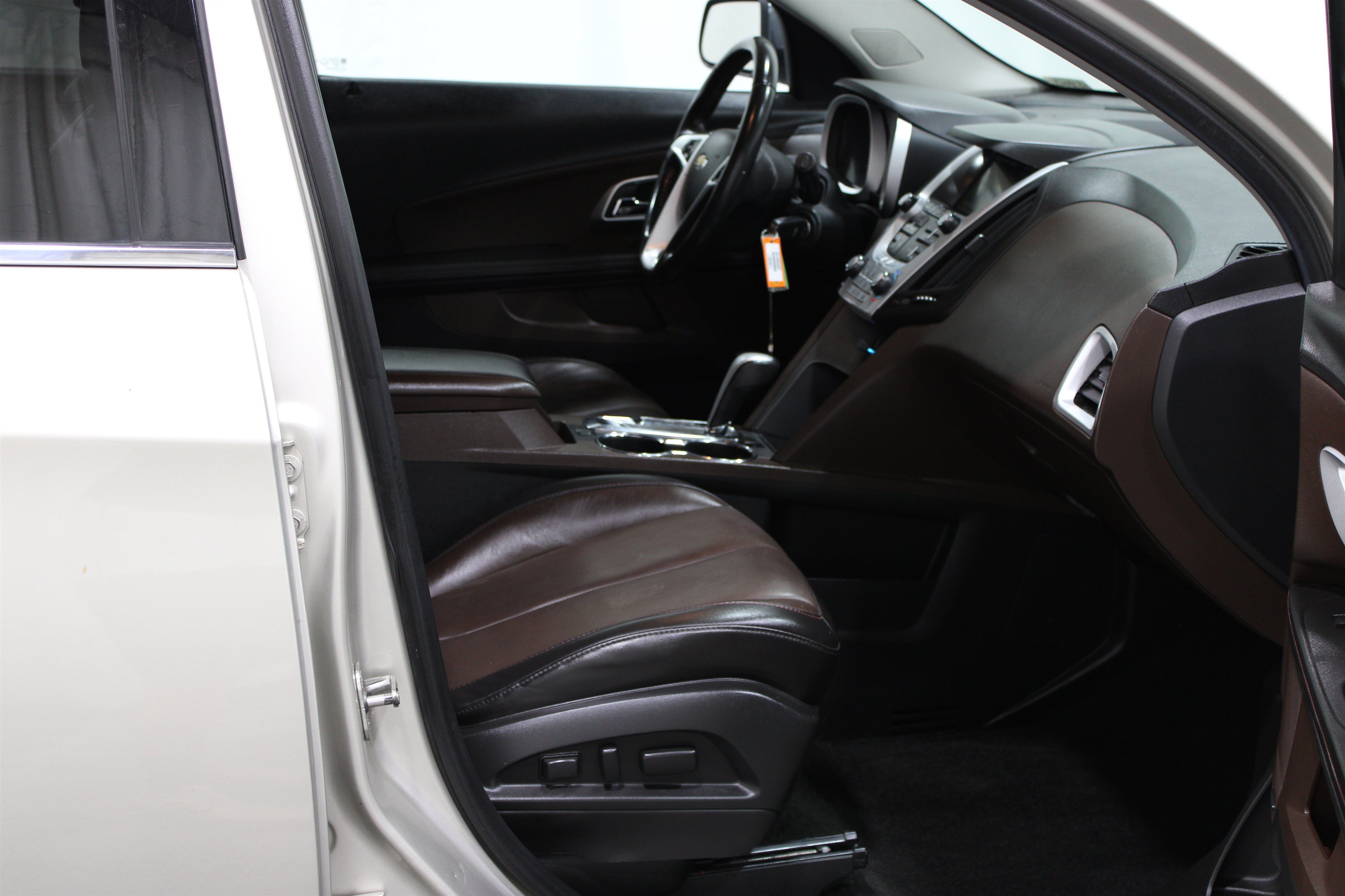 Used 2015 Champagne Silver Metallic Chevrolet LT image 26