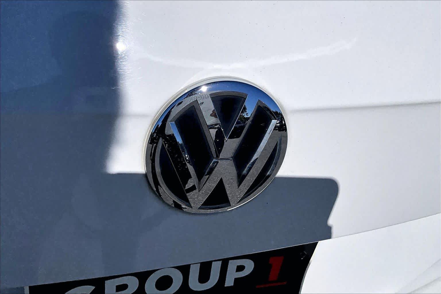 Used 2021  Volkswagen SE image 31