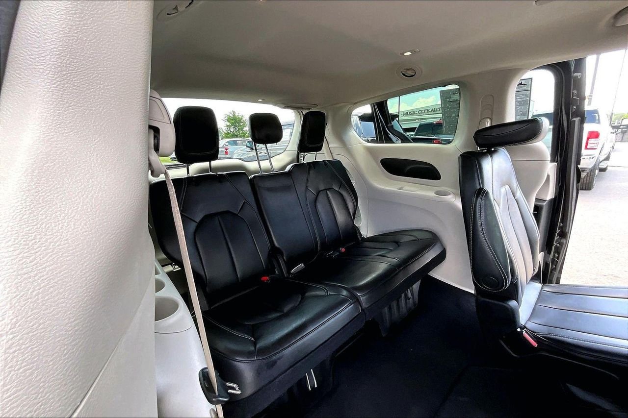 Used 2023 Brilliant Black Crystal Pearlcoat Chrysler Touring L image 27