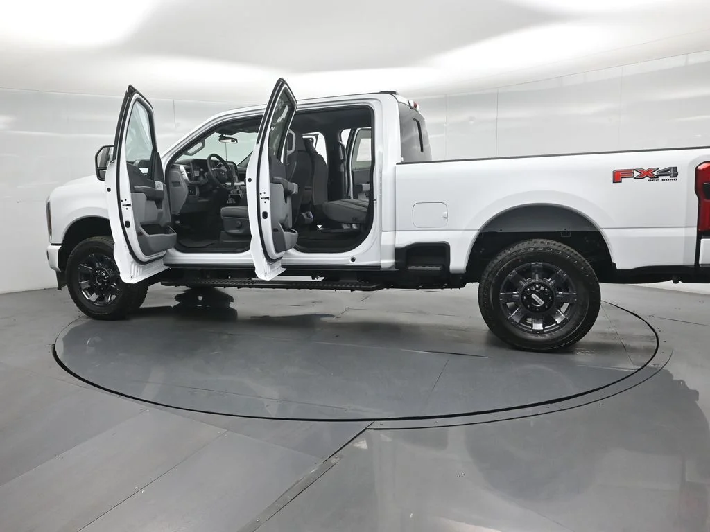New 2026 Oxford White Ford XL image 29