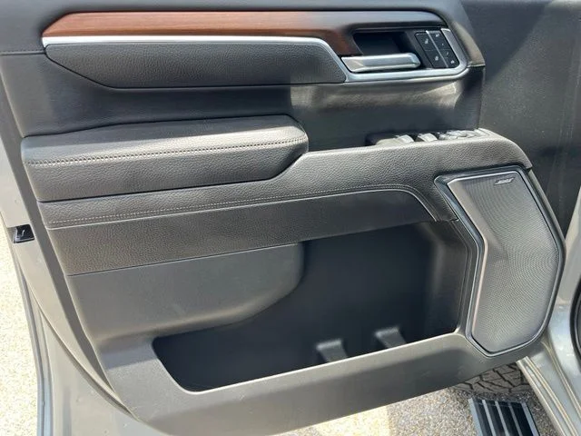Used 2025 Silver GMC Denali image 25