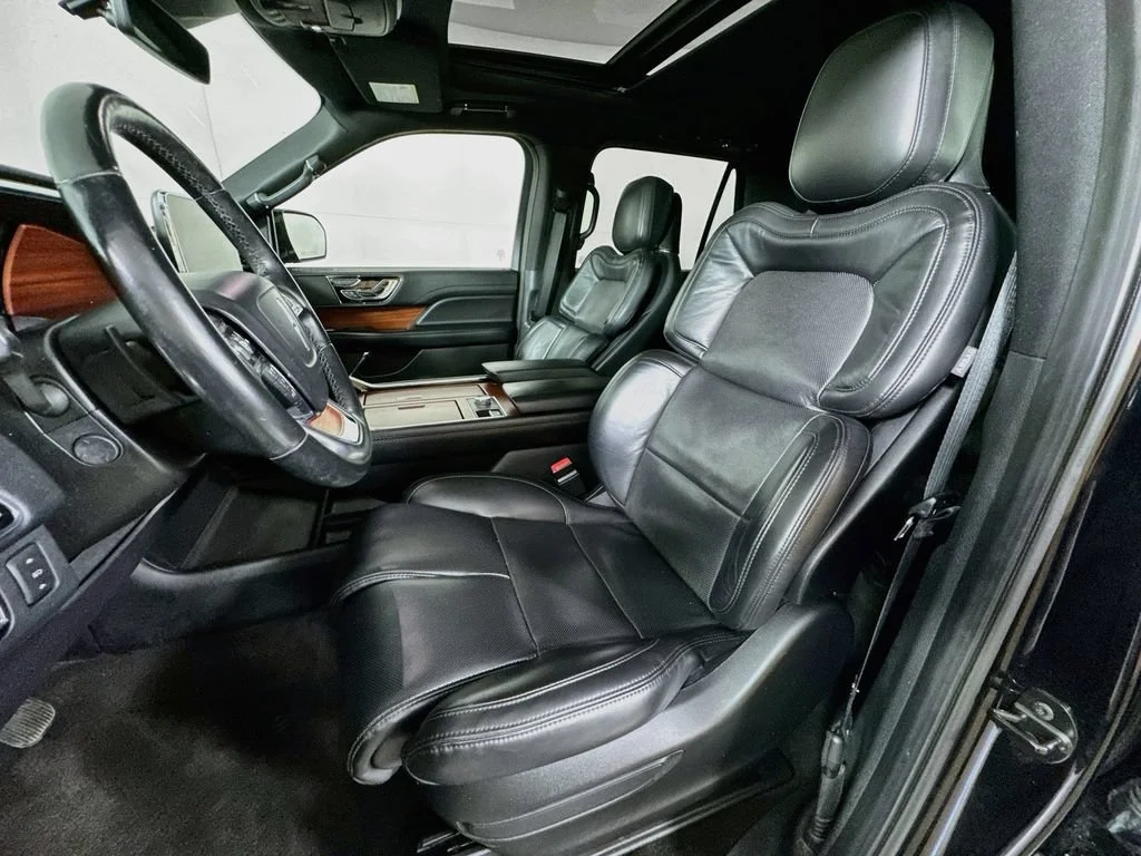 Used 2021 Black Lincoln Reserve image 26