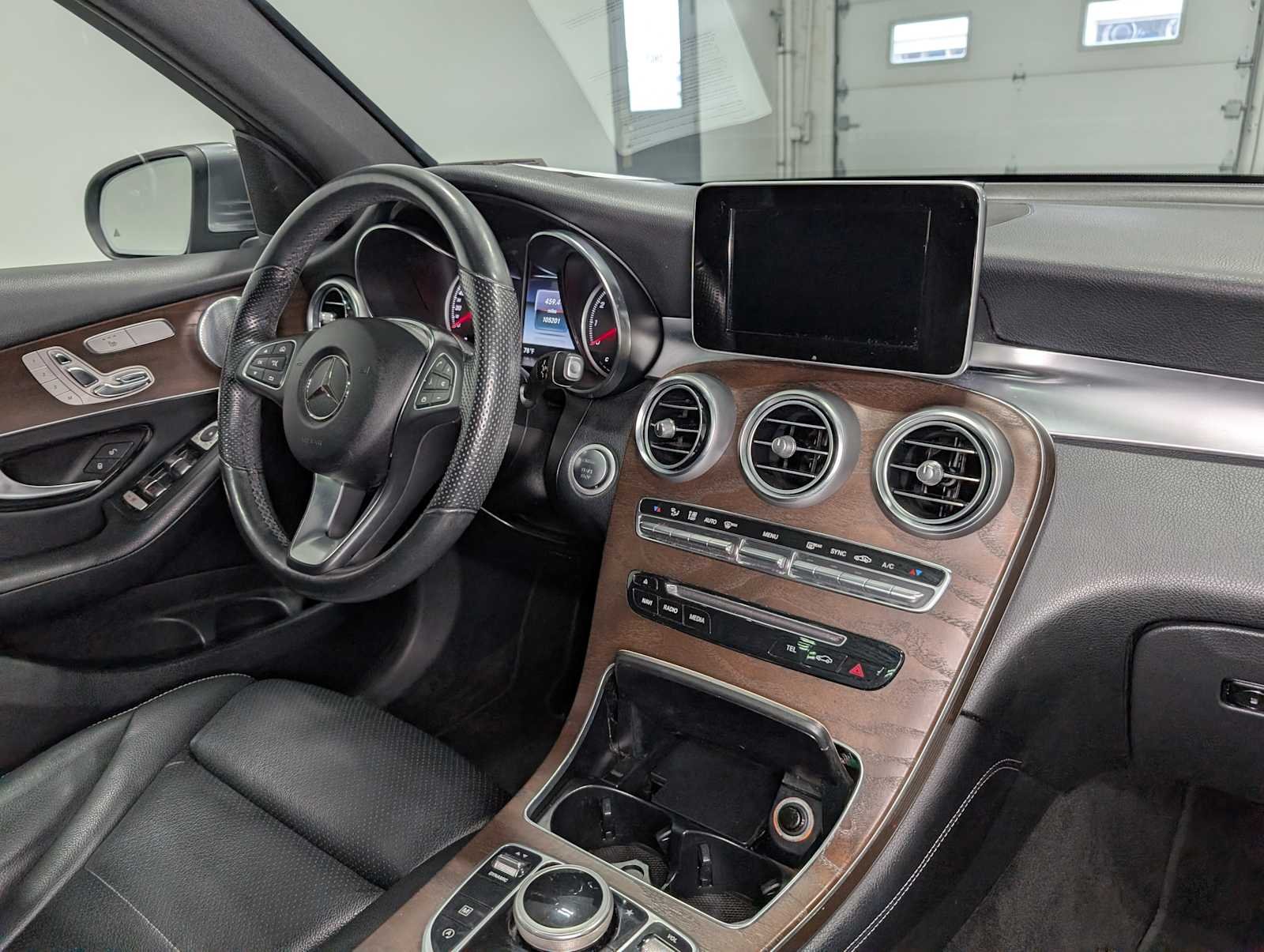 Used 2018 Selenite Grey Metallic Mercedes-Benz GLC 300 image 38