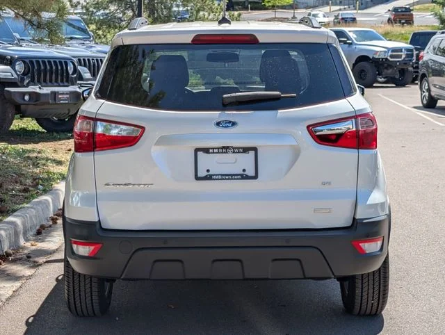 Used 2018 White Platinum Clearcoat Metallic Ford SE image 4