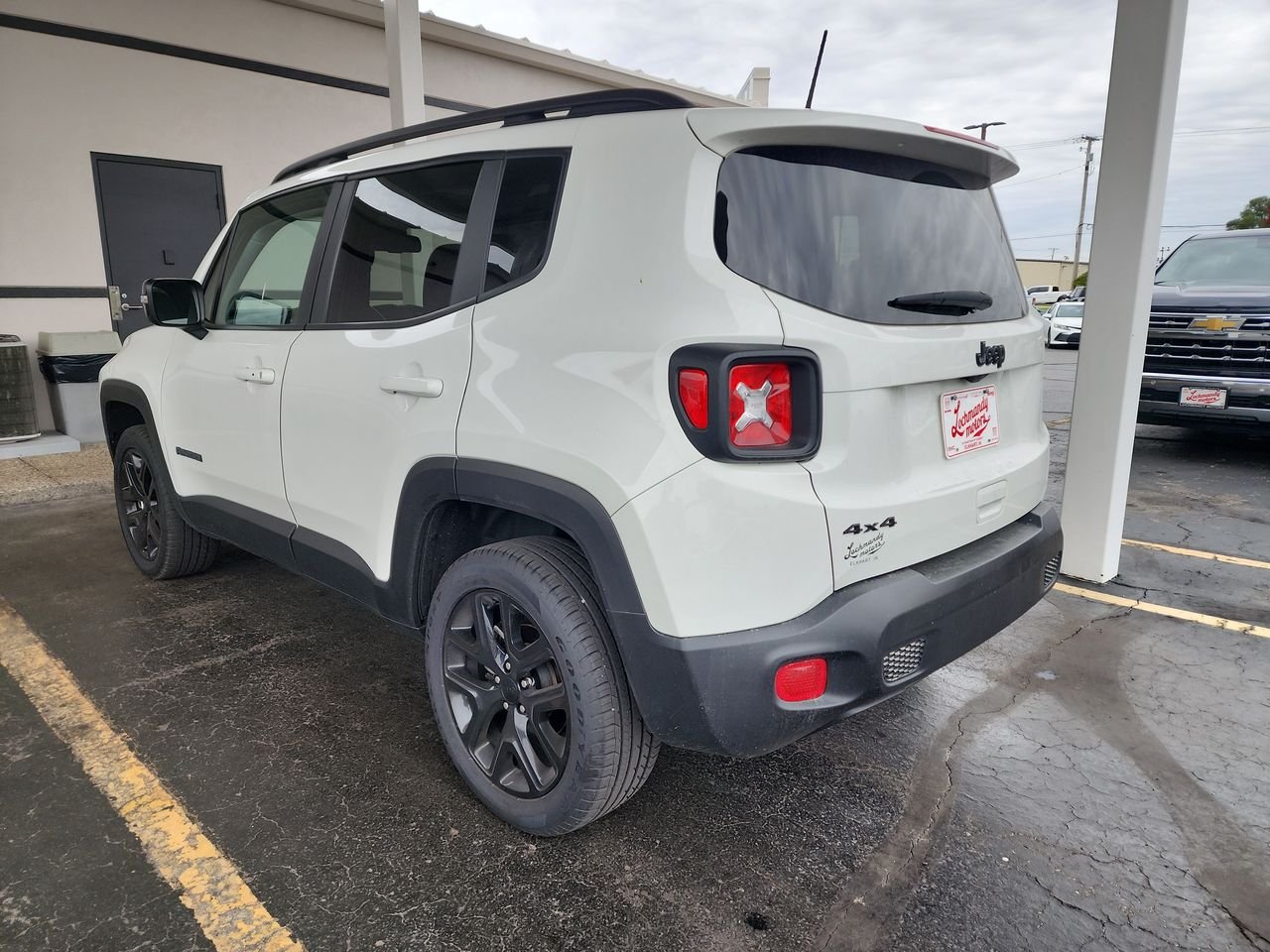 Used 2023 White Jeep Altitude image 11