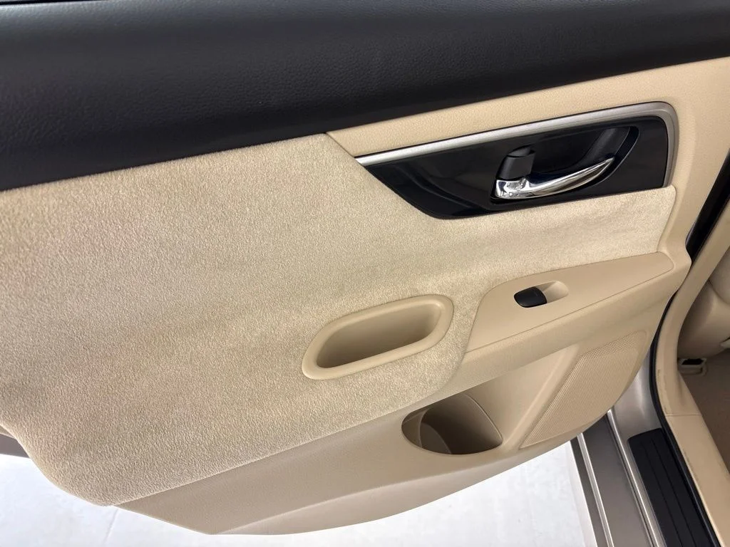 Used 2013 Beige Nissan 2.5 SV image 19