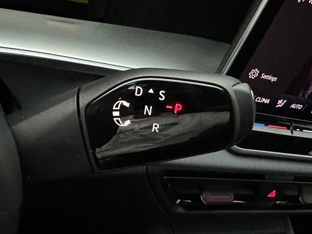 New 2026 Deep Black Pearl Volkswagen 2.0T SE R-Line Black image 37