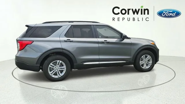 Certified Used 2023 Gray Metallic Ford XLT image 8