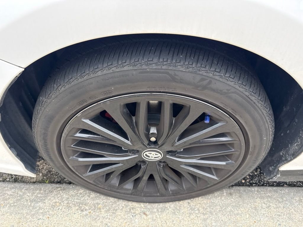 Used 2019 White Toyota SE image 5